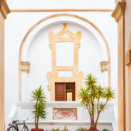Palazzo Cariddi Bed and Breakfast 4*