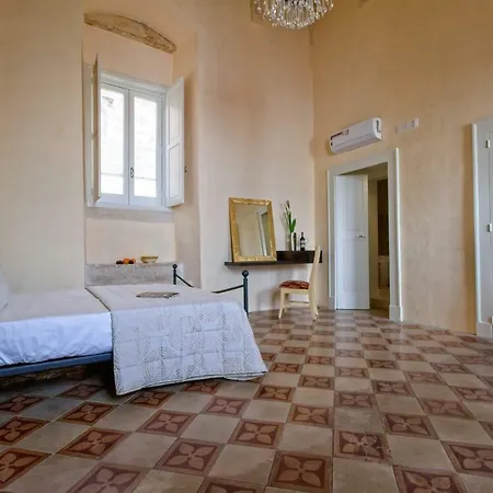Palazzo Cariddi Bed & Breakfast 2*